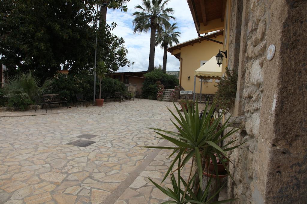 Il Giardino Del Sole Villa Agnone Bagni Luaran gambar