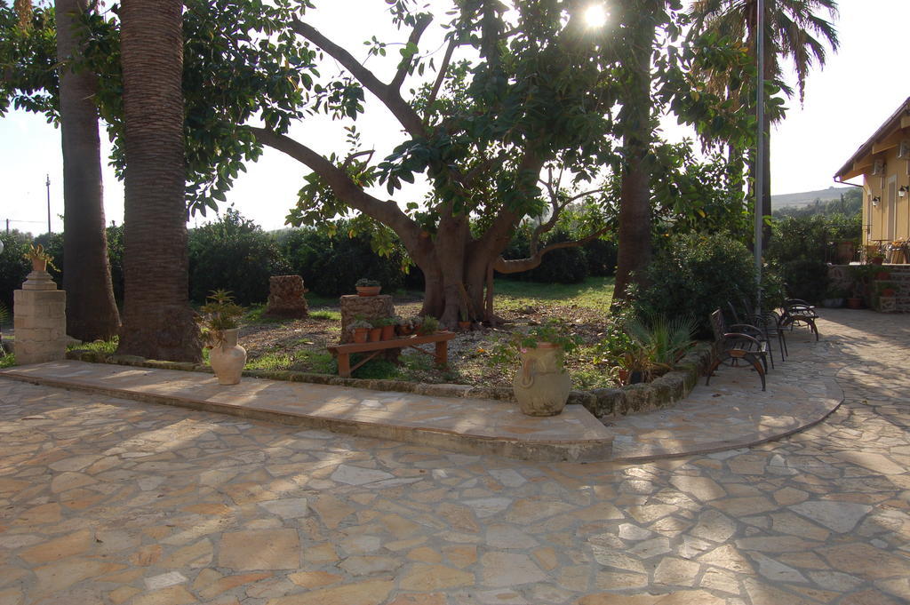 Il Giardino Del Sole Villa Agnone Bagni Luaran gambar