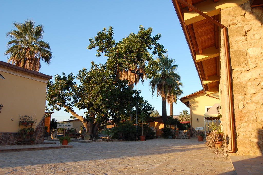 Il Giardino Del Sole Villa Agnone Bagni Luaran gambar