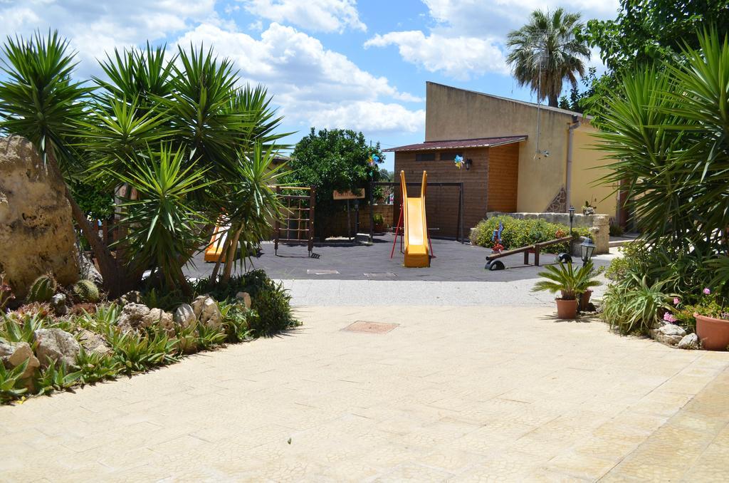 Il Giardino Del Sole Villa Agnone Bagni Luaran gambar