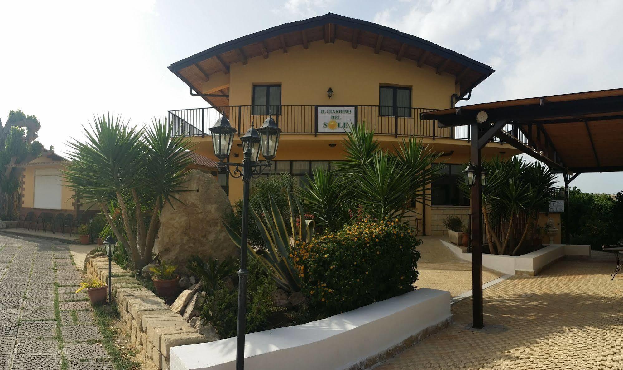 Il Giardino Del Sole Villa Agnone Bagni Luaran gambar