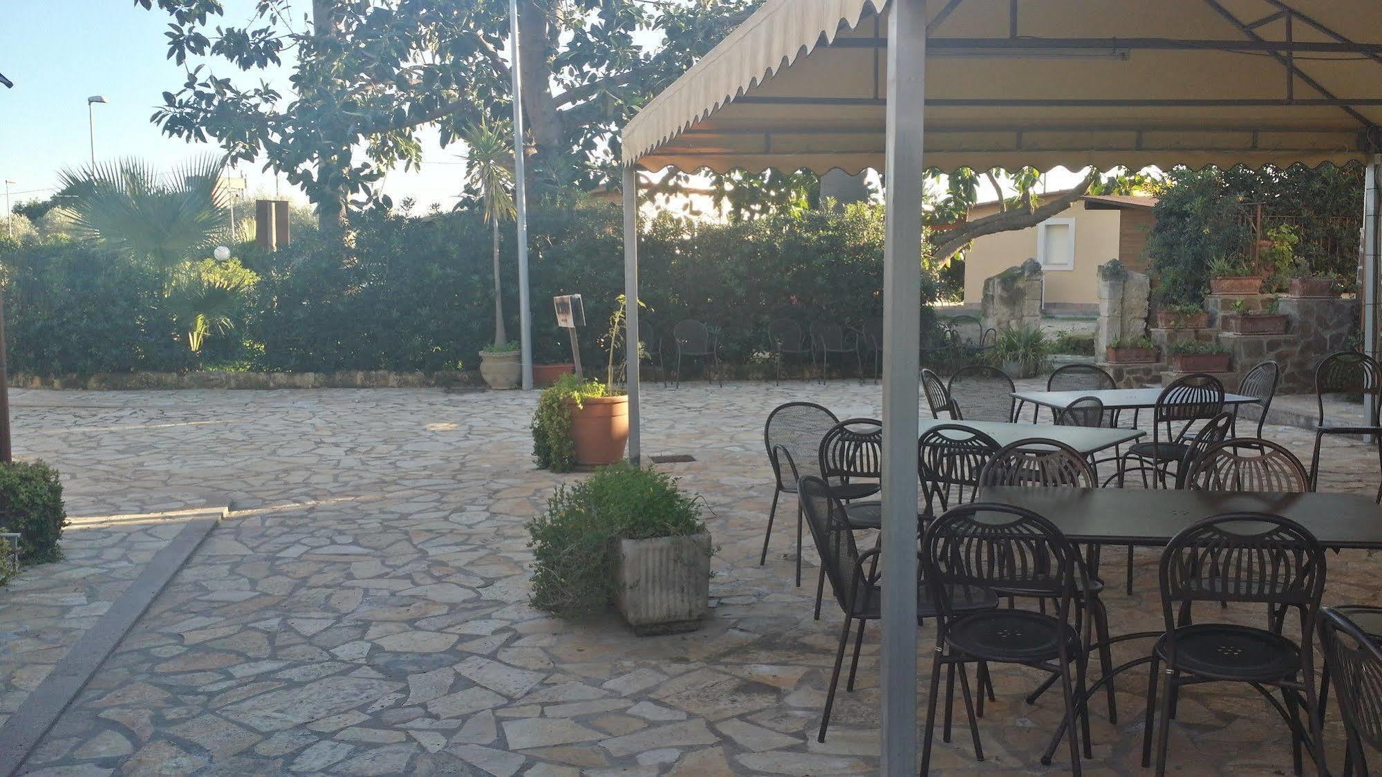 Il Giardino Del Sole Villa Agnone Bagni Luaran gambar
