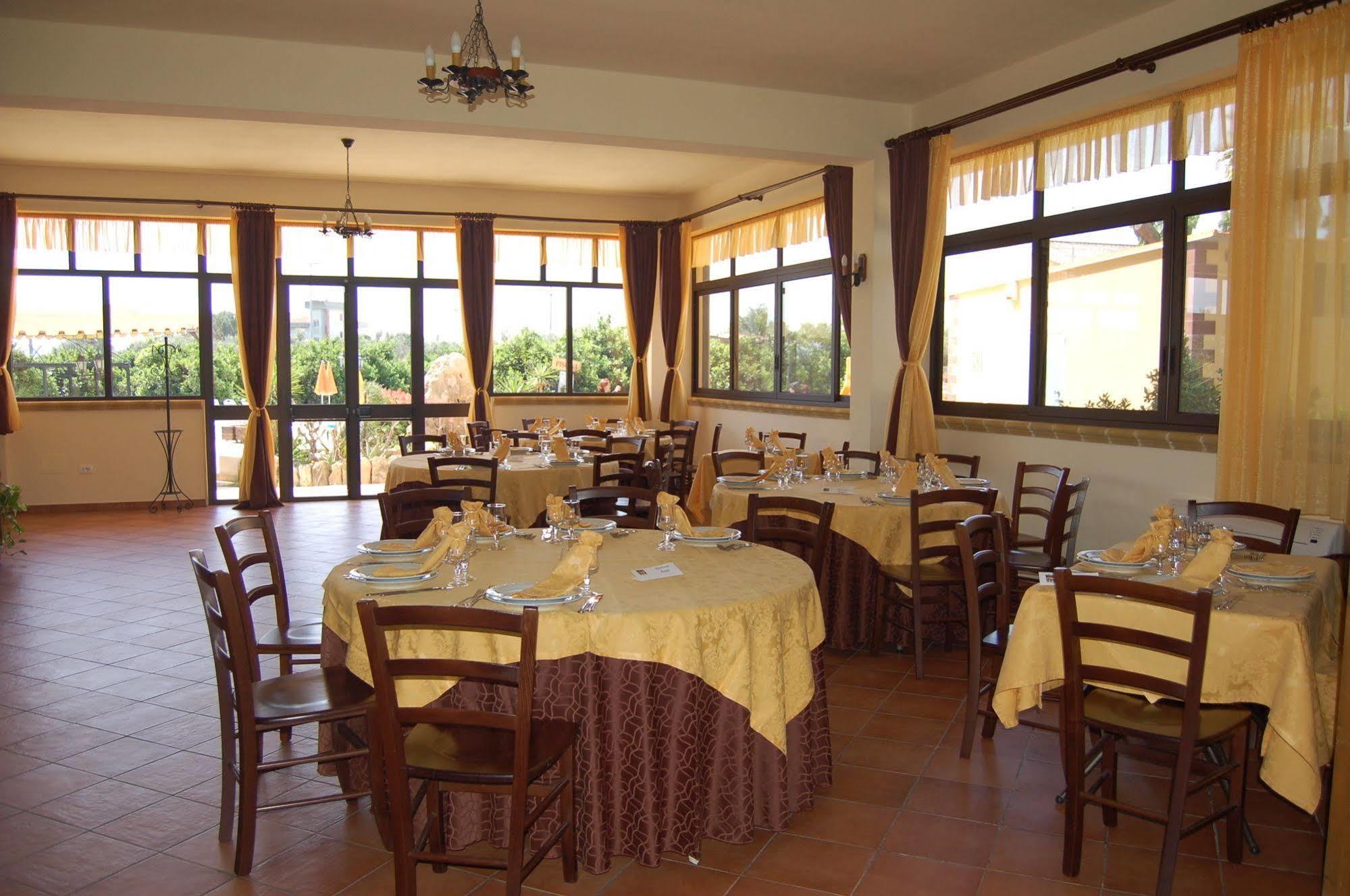 Il Giardino Del Sole Villa Agnone Bagni Luaran gambar